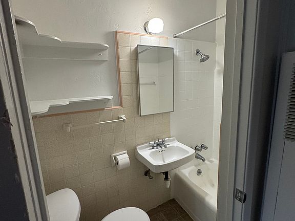 4th image of 4220 Noyes St APT 4