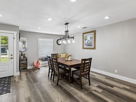 4th image of 305 E Laura Ave
