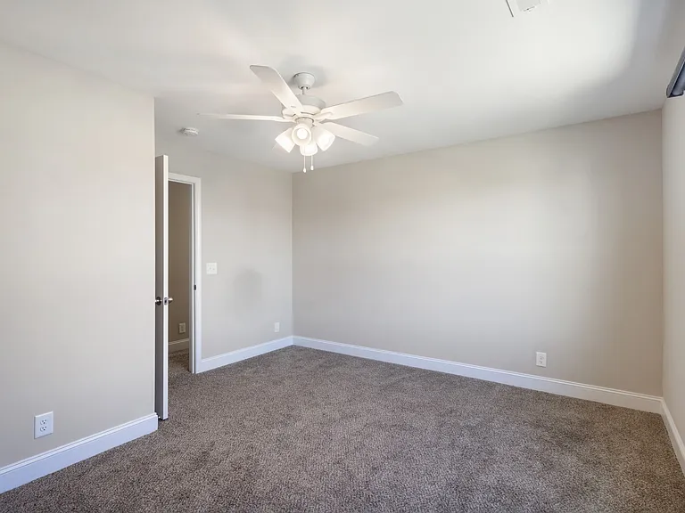 2433 Bucklin Dr — Photo 32