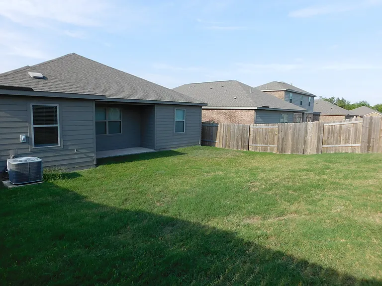 304 Aaron St — Photo 30