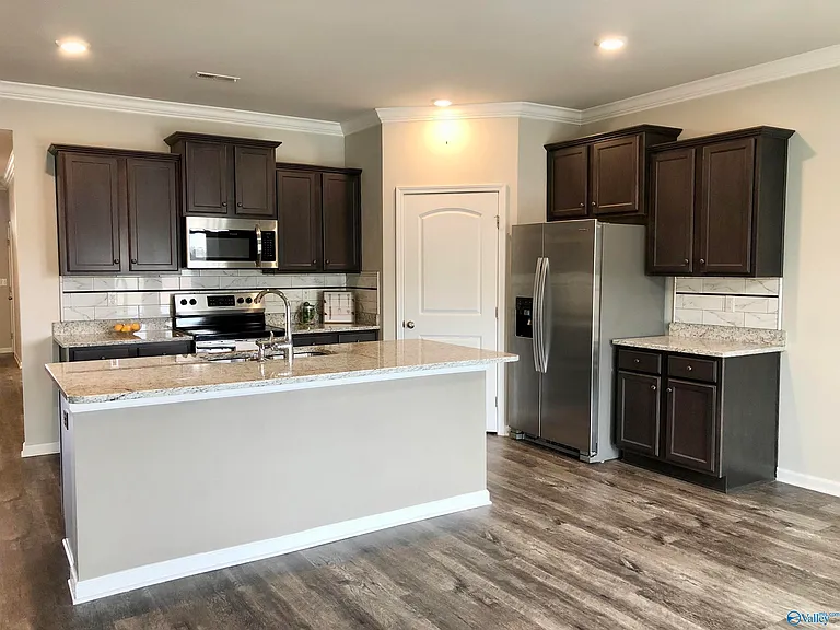 14604 London Ln — Photo 4