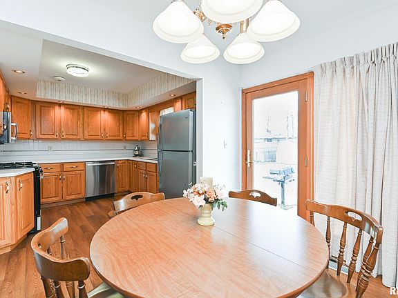 2nd image of 2617 W Greenbrier Ln
