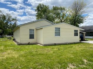 424 Roosevelt Ave, Wood River, IL 62095