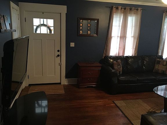 Living room-frontdoor