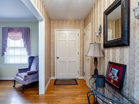 4th image of 708 Fairway Ln