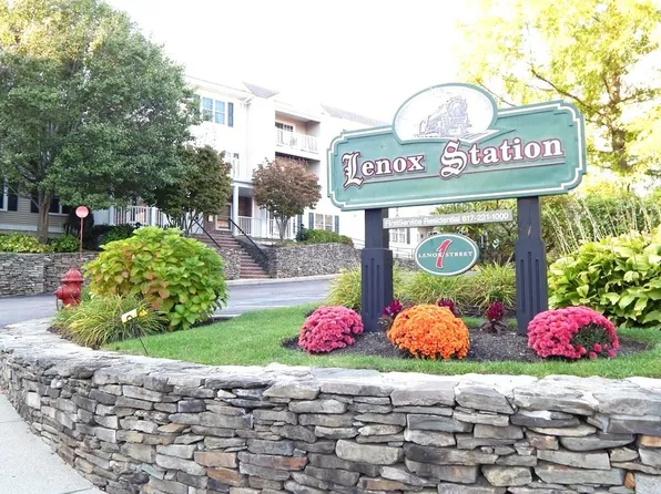 1 Lenox St APT 102, Norwood, MA 02062