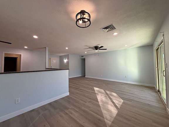 4th image of 1449 E McNair Dr