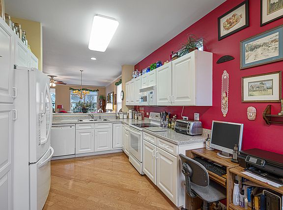 2nd image of 12962 Brookwood Dr