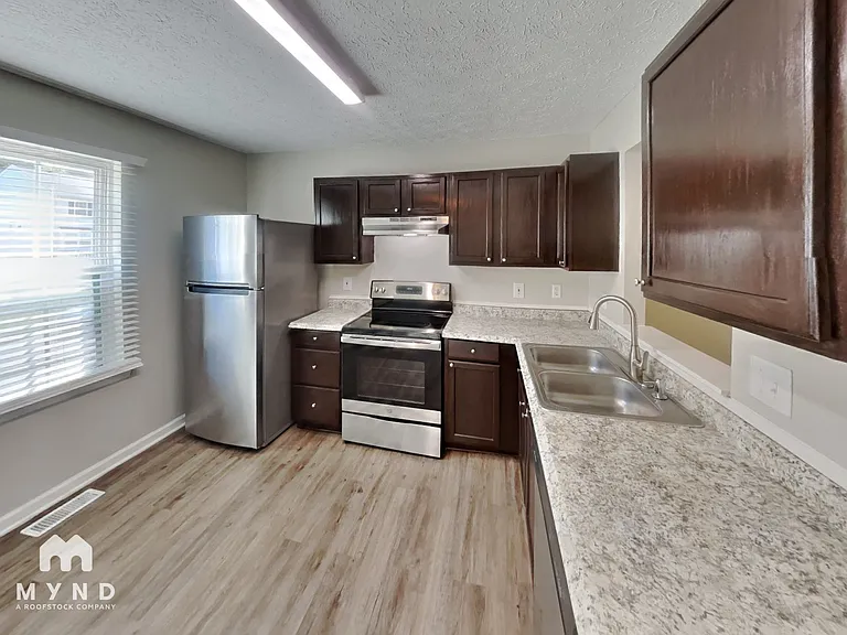 1106 Lady Banks Dr — Photo 4
