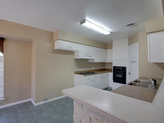 3rd image of 15410 Blueridge Ct