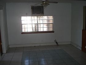 4th image of 804 Scobey Ave