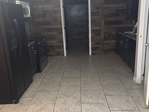 3rd image of 988 Asheville Dr