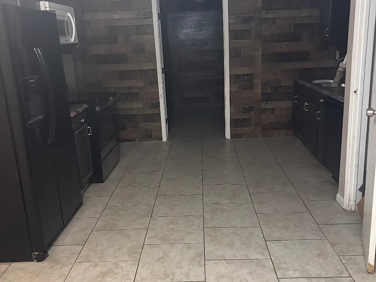 988 Asheville Dr — Photo 3