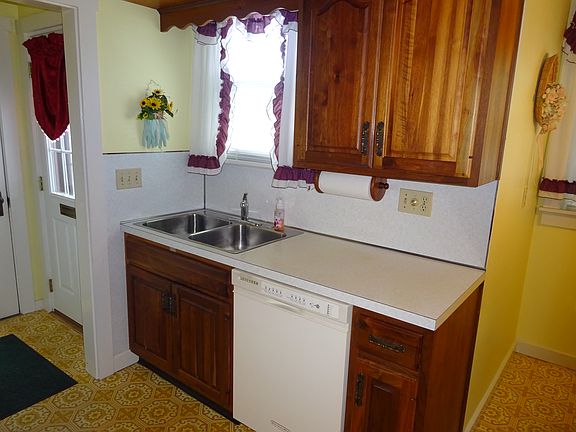 Eat in kitchen