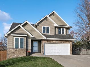 5440 Schweiker Dr, Pleasant Hill, IA 50327