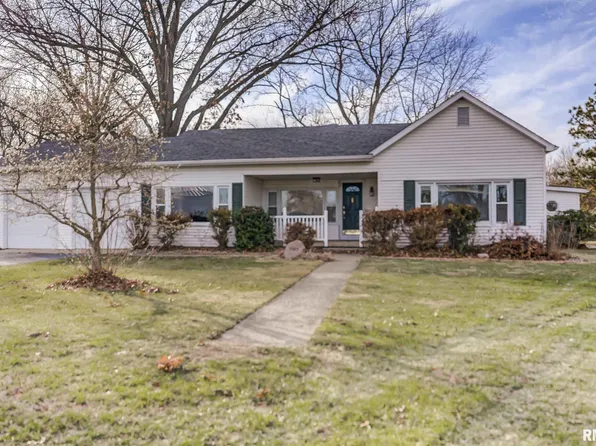 1323 E Wantland Dr, Taylorville, IL 62568