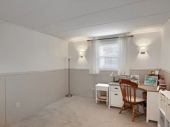 5th image of 501 Camelot Dr #2B