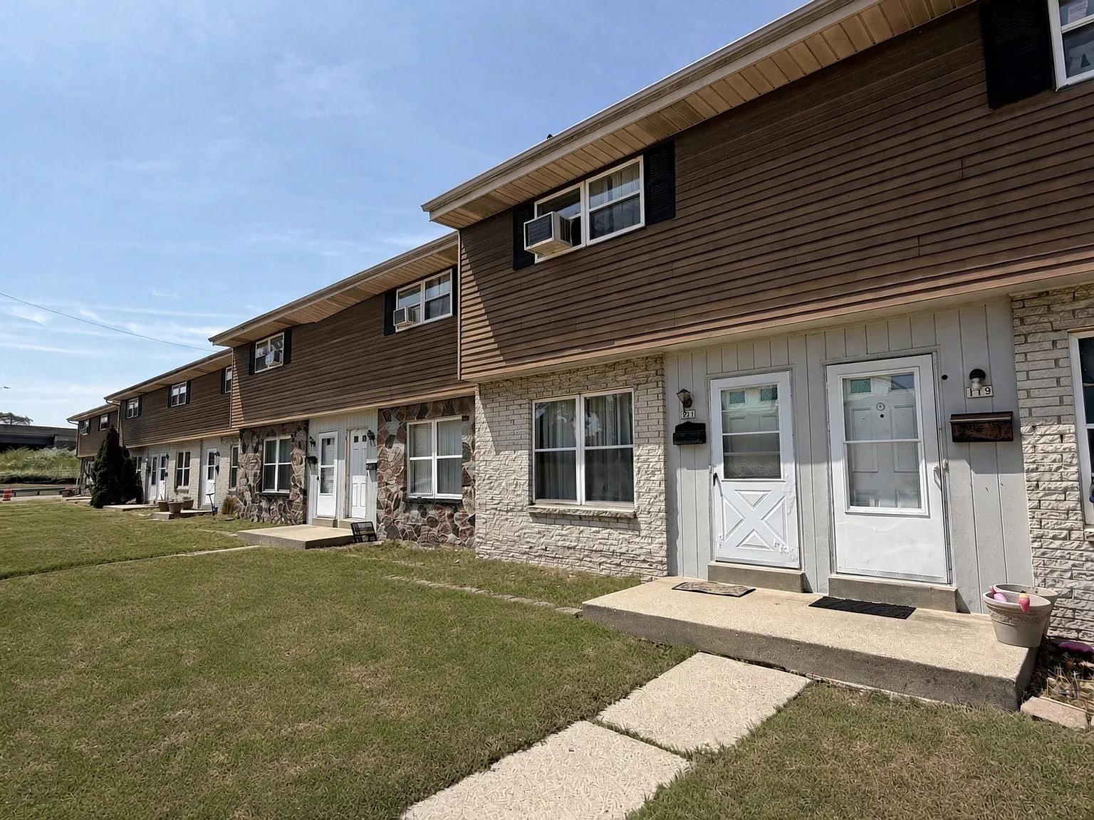 70th Street Townhomes — Photo 1