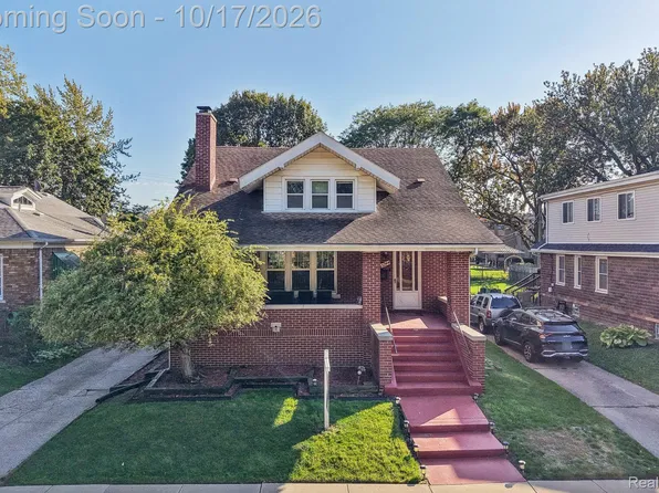 15744 S Park Ave, Eastpointe, MI 48021