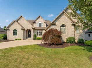 6481 Dunwoody Cir NW, Canton, OH 44718