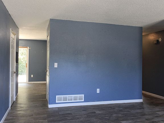 3rd image of 171 Glenbrook Dr
