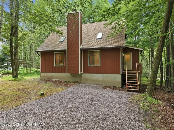 220 Muskwink Dr, Pocono Lake, PA 18347
