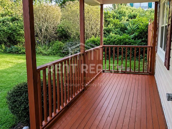 3rd image of 10 Orchard Lake Dr