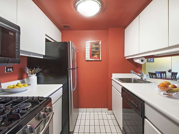 4th image of 225 W 83rd St APT 5X