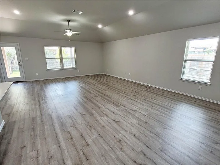 300 Bright Star Ln — Photo 7
