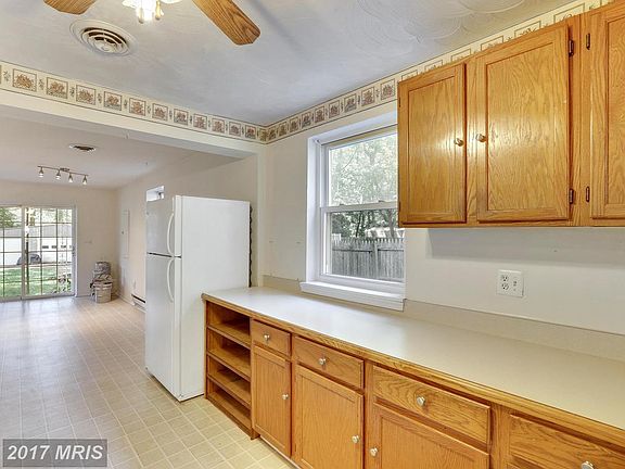 5th image of 763 Whitneys Landing Dr