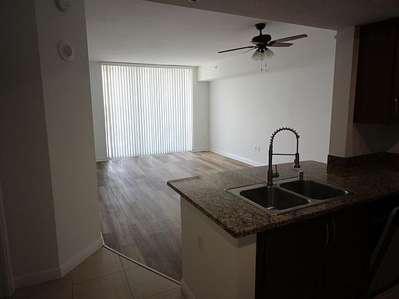 4th image of 450 Federal Hwy #1403N