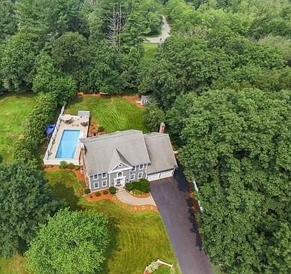 4th image of 5 Woodcrest Dr