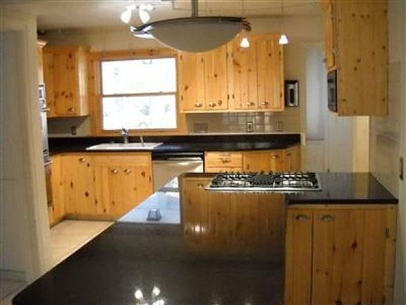 3rd image of 85 Sterncrest Dr