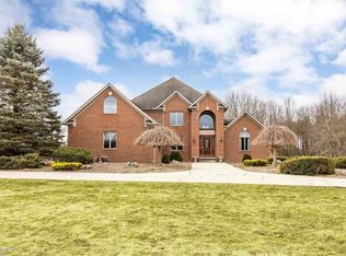 1746 Rooster Trl, Lapeer, MI 48446