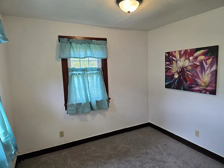 106 Lowry St — Photo 6