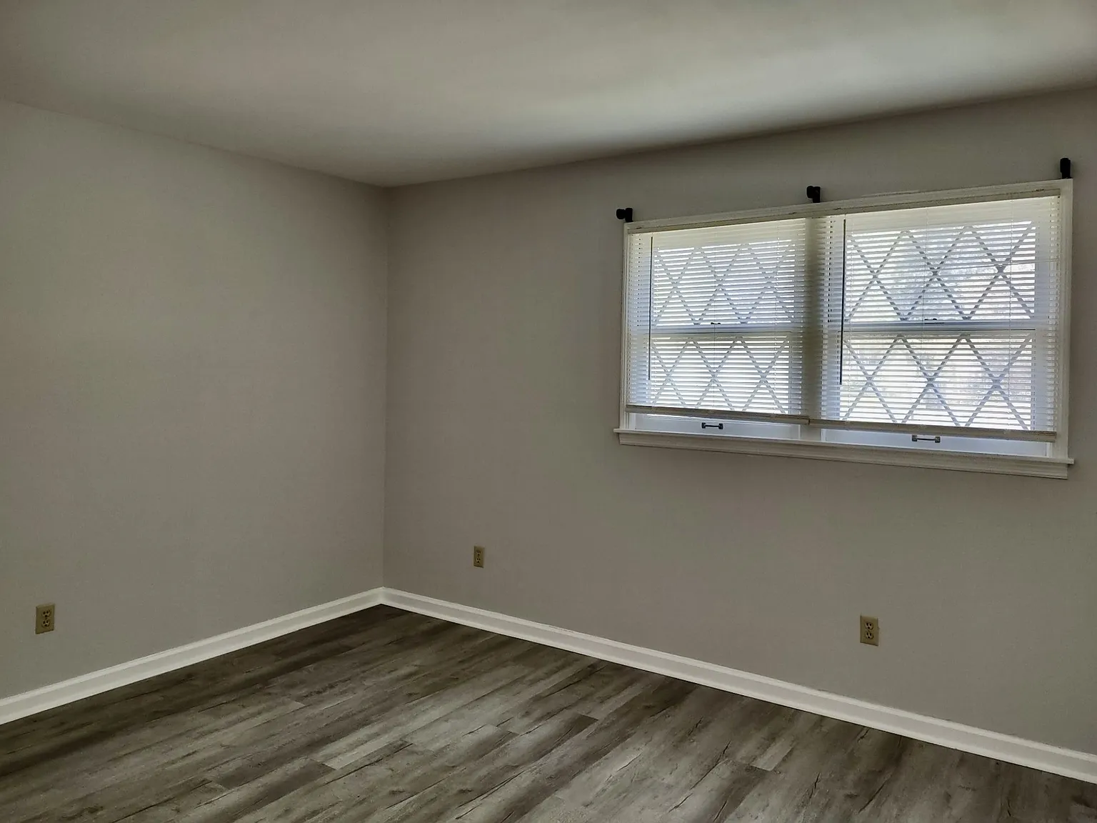 2 bed, 1.5 bath, 800 sqft, $1,200 — Photo 2