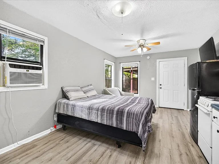 314 Melrose St — Photo 24