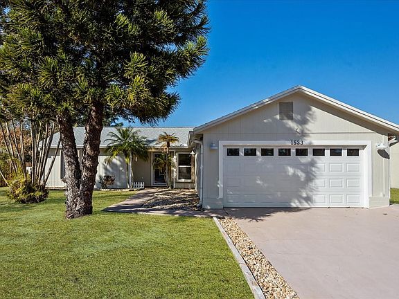 2nd image of 1533 SE Minorca Avenue