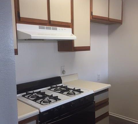 3rd image of 1321 N Vista St APT 209