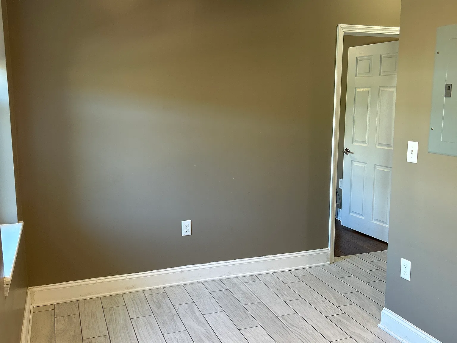1 bed, 700 sqft, $1,200 — Photo 3