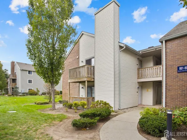 902 Ravens Crest Dr, Plainsboro, NJ 08536