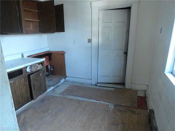 5th image of 1528 Rush St