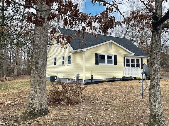 3rd image of 21 Waldens Dr