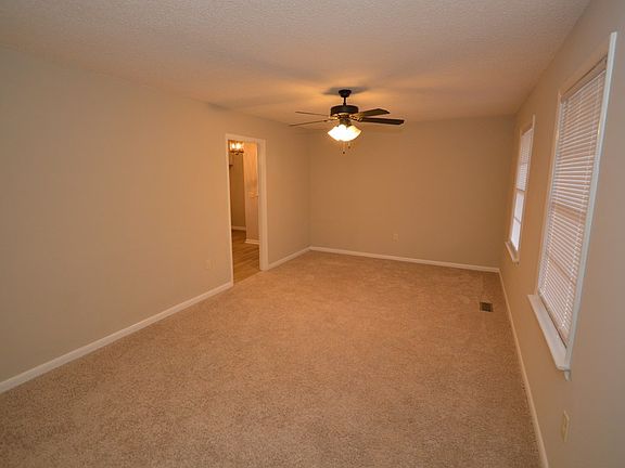 3rd image of 323 Sterling Dr