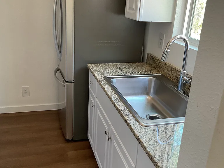 360 NW Elm St #A — Photo 5