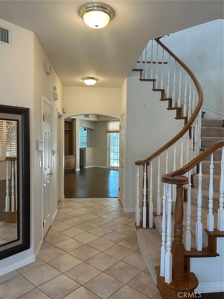 4 bed, 2428 sqft, $4,980 — Photo 4