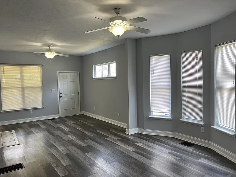 2527 N College Ave — Photo 4