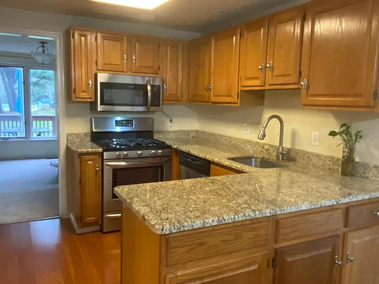 Kitchen & Dining