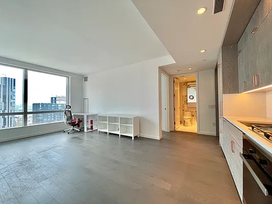 Rented by Lucas X Realty LLC | media 3