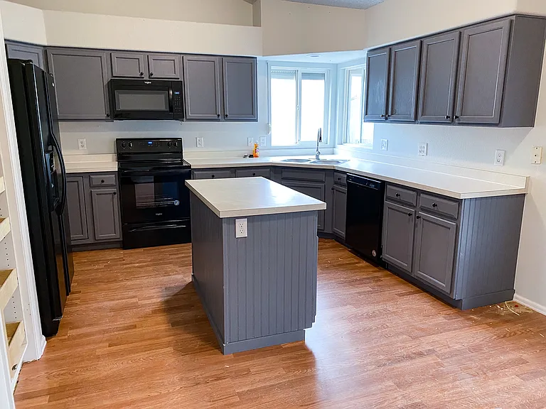 809 Marshall Dr — Photo 3